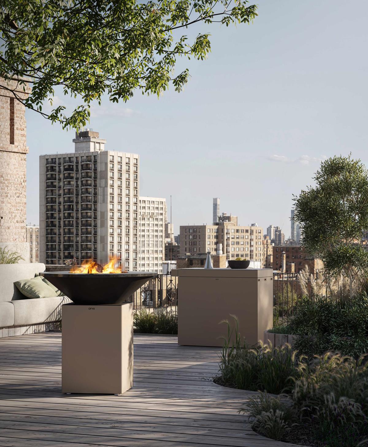 De OFYR Signature Planca 100 in de kleur Taupe, prijs €2.395. OFYR PRO Connect Mise & Place Module Taupe, prijs €6.495.