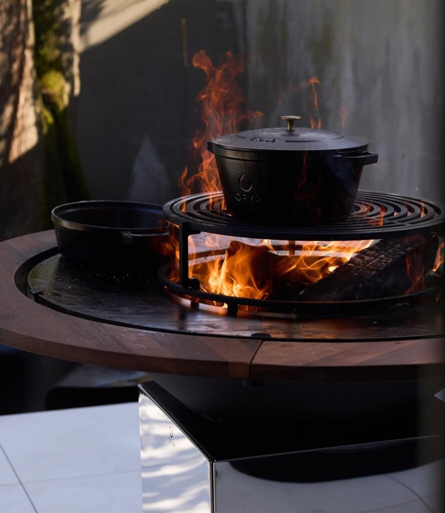 OFYR 100 Mirrored Stainless Steel, prijs op aanvraag. OFYR Staub Pannenset, prijs €395. Grill Rond 100, prijs €215