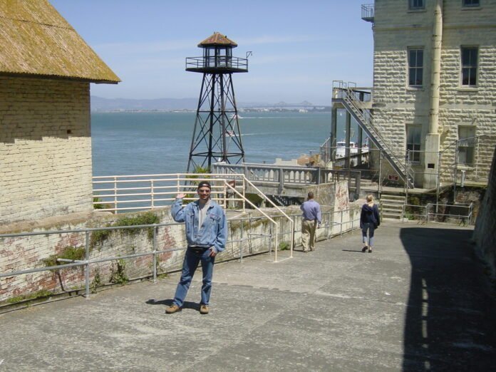 Trump wil Alcatraz herbouwen: serieus of satire?