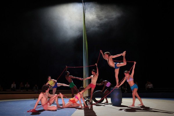 Foto tijdens de performance ARE WE EARTHLINGS van Nicole Beutler. Foto: Anja Beutler