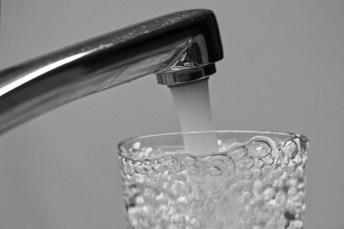 hamsteren: water niet meer in de schappen!