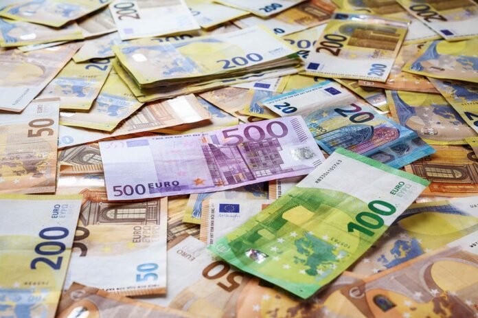 Het is zo makkelijk om geld te lenen vandaag de dag