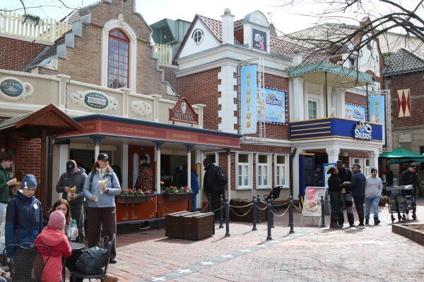Friet haal je voortaan in de Baarle-hoek