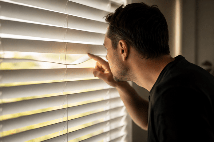 Mannen en voyeurisme: spanning, fantasie en grenzen