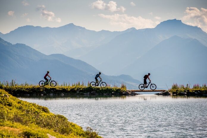 Twee wielen en eindeloze vergezichten: zomer in La Rosière